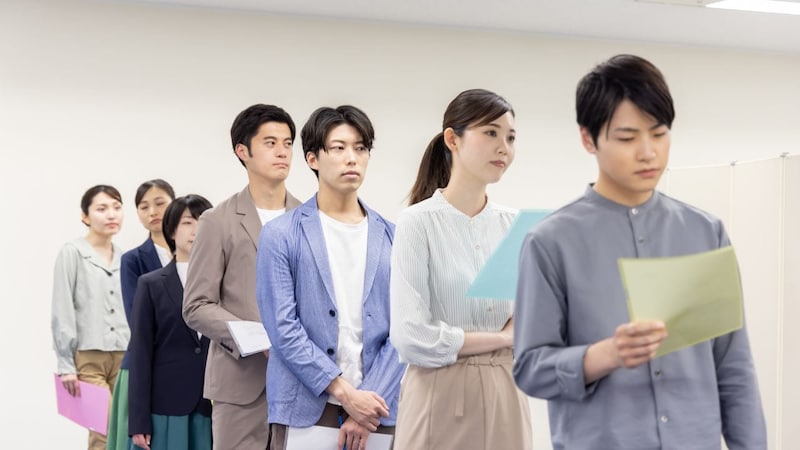 列をなして、口を揃え“同じ悩み”を吐露する「投資初心者たち」…「資産1億円・投資家インフルエンサー」の個別相談会で露呈した、投資で生き残れない人の共通点