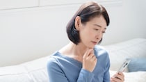 あのまま持っていれば…老後不安で「NISAデビュー」の53歳妻。夫に内緒で〈毎月5万円〉積立も、まさかの株価下落で「パニック売り」して後悔