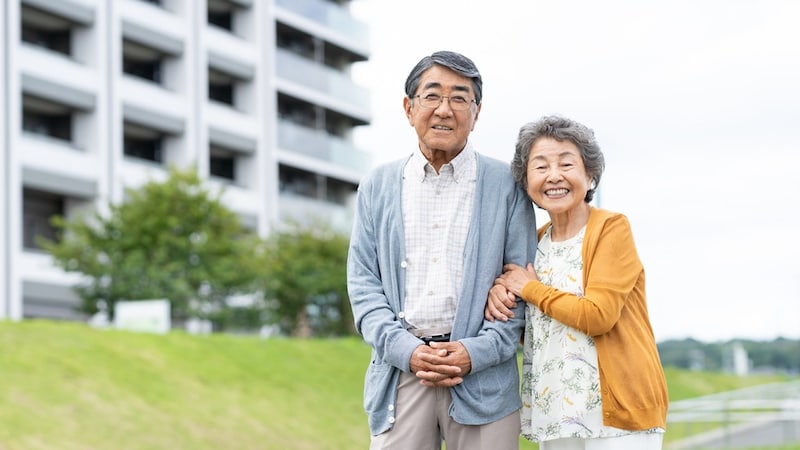 引っ越しなんてしなきゃよかった…「地方の庭付き一軒家」から「都市部の駅近マンション」に住み替えた、年金月26万円・70歳夫婦の後悔