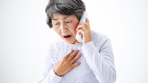 「仕送り、やめるから」長男の電話に絶句…月8万円の仕送りで暮らす63歳女性、感謝を込めて贈った「孫へのプレゼント」が露わにした“大きな勘違い”