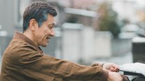 「非課税世帯になんてならなければよかった」狙って勝ち取った〈住民税0円〉、役所から届く“ピンク色の封筒”に歓喜していたが…89歳母の老人ホーム入居時、制度の隙間を突いた66歳息子が大後悔したワケ