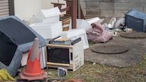 ▼原状回復費80万円!?…月給40万円の59歳男性、10年住んだ部屋を退去→後日、大家から届いた“一通の茶封筒”に悲鳴【弁護士が「退去費用をめぐるトラブル対策」を助言】