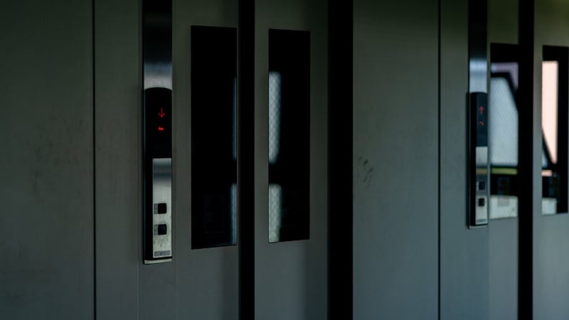法律違反では？「マンション管理費」の闇…5年間で部品交換ゼロのエレベーター、定期点検にかかった“衝撃の費用”【一級建築士が警告】