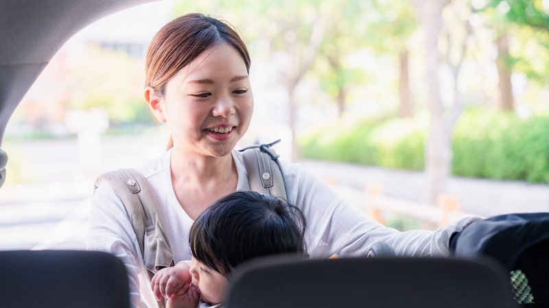 「孫はたまにならいいが、毎日は…」年金320万円・退職金2,000万円の63歳祖父母。車で10分の距離に住む娘家族から、“老後の平穏”を守るためにたどり着いた〈絶妙な距離感〉【FPが解説】