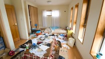 「お金がないなら、さようなら」…年金23万円、退職金2,700万円を使い果たした69歳元部長を、年下妻が捨てた“残酷な理由”。一人きりのゴミ屋敷で夫が悟った〈偽りの結婚〉の正体