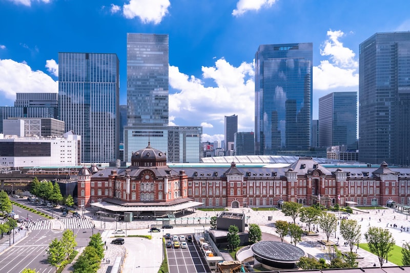 （東京駅前／PIXTA）