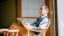 「私は間違えたのかもしれません」…バブル熱狂時代も冷静に積立投資、60歳時点で資産1億円を突破した元公務員。静まりかえる家で「猛烈な虚無感」に襲われる理由【CFPが解説】