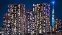 世帯年収1,330万円の30代夫婦、ドヤ顔で憧れの「湾岸タワマン」をフルローン購入。スカイツリーを窓から眺めニヤけるも…「住人の半数の正体」に唖然【FPが解説】