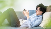 〈年金23万円〉〈貯金2,000万円〉元教師の80歳父の口座から「毎月10万円」引き出して悠々自適に生きる、実家暮らし「52歳・働かない息子」…銀行からのよもやの宣告に「畜生！」と激昂