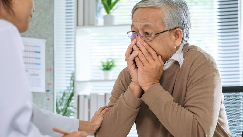 年金の繰上げなんてしなきゃよかった…61歳半ばで年金受給を開始した元会社員。「早くもらったほうがいいに決まってる」納得の決断が一転、病院で思わず叫んだワケ【FPの助言】