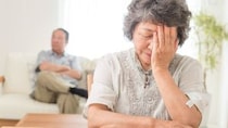 「俺が稼いだ金だ！」退職金でゴルフ三昧の65歳夫…年金見込み〈月10万円〉で「熟年離婚」に踏み切れず61歳妻は絶望