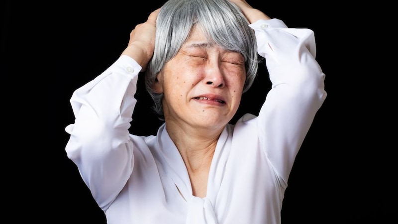 「私が正式な妻なのよ、酷いじゃない」…受け取れるはずの“遺族年金月10万円”が「内縁の妻」へ。老後のため離婚を拒否し続けた70歳女性が崩れ落ちたワケ【CFPの助言】