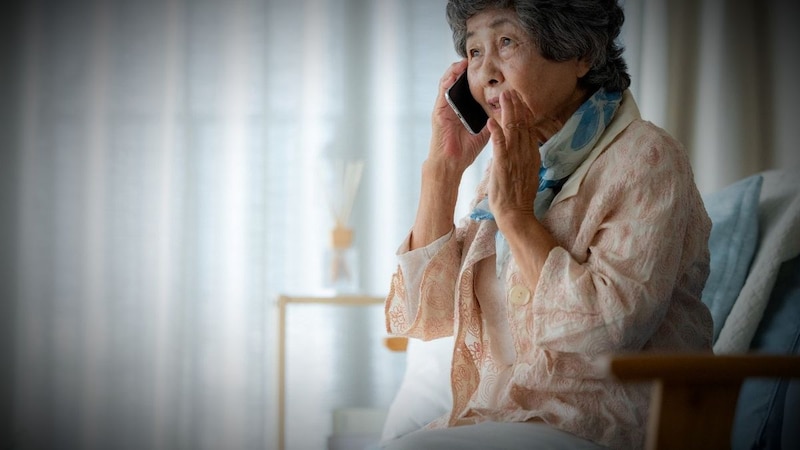 ちょっと、生活が苦しくて…年金月17万円の70歳母から電話で“SOS”→急いで帰省した43歳長男が半年ぶりの実家で目にした「衝撃の光景」【CFPの警告】