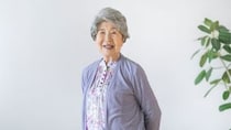 71歳夫が急逝…「繰下げ受給したのに損だね」親戚の心ない言葉をよそに、75歳妻が〈年金月16万円〉に感謝するワケ