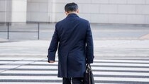 「自業自得か…」勤続35年超、花束も見送りもない最終出社日の帰路。年収1,300万円を誇った元営業本部長「65歳まで現役」の夢が潰えた日