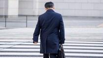 「自業自得か…」勤続35年超、花束も見送りもない最終出社日の帰路。年収1,300万円を誇った元営業本部長「65歳まで現役」の夢が潰えた日