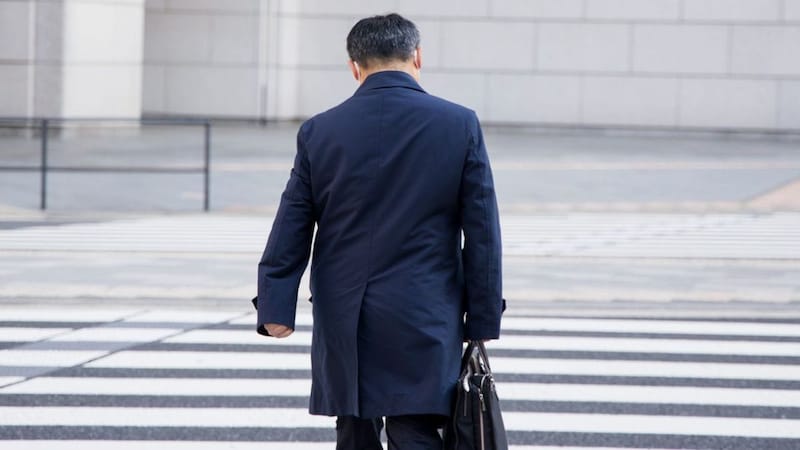 「自業自得か…」勤続35年超、花束も見送りもない最終出社日の帰路。年収1,300万円を誇った元営業本部長「65歳まで現役」の夢が潰えた日
