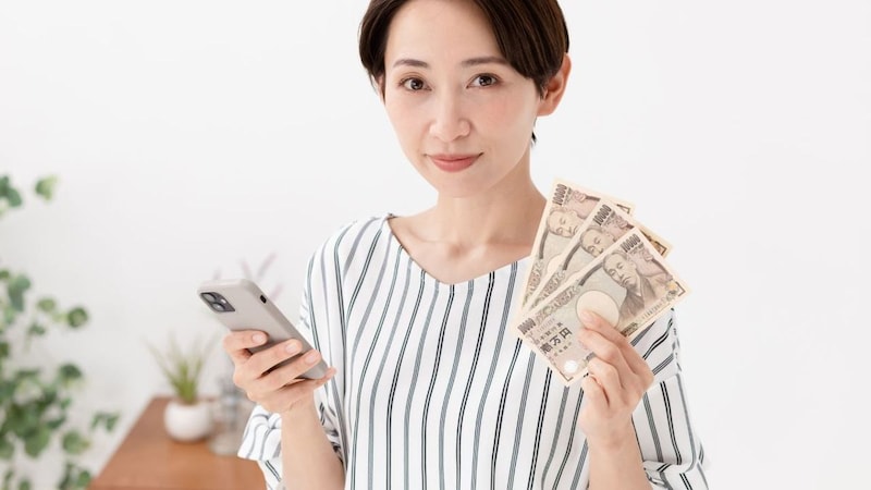 「5万円給付」は生活費に消えるのか、それとも貯蓄に回るのか――浮上する“3段階経済対策論”