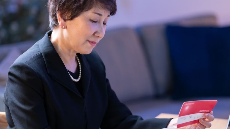 「これじゃ報われませんよ」…共働きで必死に働いた67歳女性、夫亡き後の年金〈月16万円〉の衝撃。保険料を払っていない友人と「まさかの逆転」が起きたワケ【CFPの助言】
