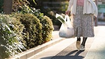 「貯金が減っちゃったの」と嘆きながら…通帳残高900万円・年金月21万円・69歳母が、米や肉を娘に渡し続けるワケ