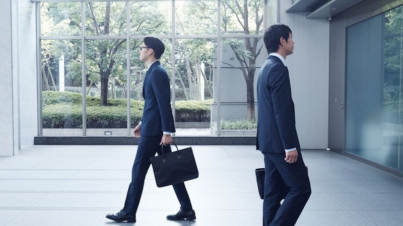 年収1500万円“浮世離れ生活”の高給社員、お酒も飲みに行かない“節約生活”の薄給社員…「まさかの逆転劇」の裏側【経済評論家が解説】