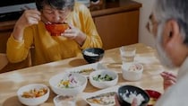 「もう、私たちのことはいないものと思ってください」年金24万円・70代夫婦が動転した、娘夫婦からの最後の一行…40年続けた“過干渉”の末路。水入らずの夕食での「どこで間違えたのか」という問い【FPが解説】