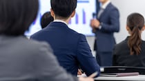目標に向かって最短ルートで突き進むために「毎日日報を書いて、ノートパソコンに貼る」という方法の効果