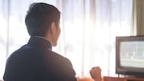 「母さんが心配。でも…」〈年金月6万円〉74歳母を実家に残し、46歳独身男性が“初めての一人暮らし”を決断したワケ