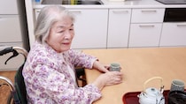 「家族のために生きてきたのに…」92歳女性が〈孤独死〉に怯えるワケ。晩年、血の繋がりのない若者に、生まれて初めて明かした“積年の重荷”