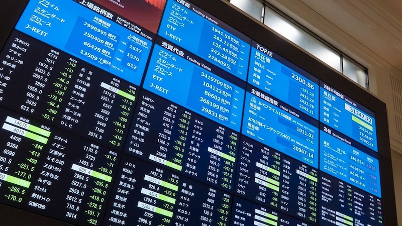 株式投資で1億円をつくるコツは「上がっている株に投資すること」。では、上がっている株をどのようにして見極めるべきか？