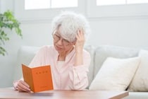 遺族年金「月27万円」のはずでは…？65歳妻が絶句。年金事務所で告げられた〈わずか3万円〉の現実【FPが「遺族年金の注意点」を解説】