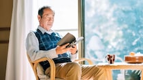 「新NISAに全振り？おやめなさい」…“資産2億円”を築いた76歳祖父。手取り24万円から月10万円を入金・投資に夢中の25歳孫を止めたワケ【FPが解説】