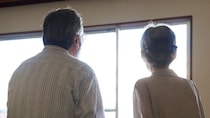 「一生、会うつもりはない」娘に見捨てられた年金280万円・60代夫婦、市営団地で過ごす“思い出だけが美化していく余生”。発端となった〈梅雨の夜の来訪者〉【FPが解説】