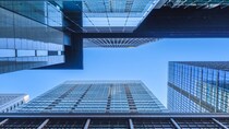 なぜ日本企業は、取引先との「長期的関係」を重視するのか…価格競争の視点を超えた、特有の行動理論【経済評論家が解説】