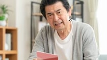 「俺が稼いだ金を何に使っているんだ！」〈年金月18万円〉〈老後資金3,000万円〉を想定していた64歳男性、思わず二度見した「貯金通帳の中身」。63歳妻の涙の告白に絶句