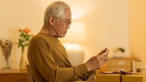 「ついに資産1億円突破したぞ！」61歳会社員、歓喜の咆哮…翌週、テーブルにぽつんと残された「置き手紙」。30年越しの夢が砕け散った日【FPが解説】