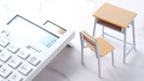 夫婦の「老後資金」か、子ども2人の「大学進学の教育費」か…貯金900万円・58歳父が下した〈苦渋の決断〉【FPが解説】