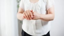 甘かった…「生活費月20万円」を渡してくれていた56歳公務員夫に見捨てられた53歳専業主婦。辱めを受けた「人生初の就職活動」【FPの助言】