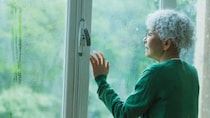 「誰にも言えなくて…」評価額1.5億円の豪邸で暮らす75歳“憧れのマダム”。ホテルで優雅なアフタヌーンティーを楽しみながら、密かに脅える「老後破綻の影」