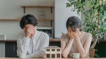 こんなはずじゃ…5年前に「5,800万円のマイホーム」を〈変動金利〉で買った世帯月収35万円・30代夫婦、返済額「月13.7万円→18.5万円」に絶望【CFPが解説】