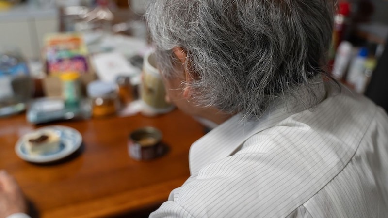 生きている意味、あるのだろうか…「資産1億円・年金月26万円」75歳元エリート男性、飲みかけの缶ビールと家族写真の前で漏らした〈本音〉【CFPの助言】