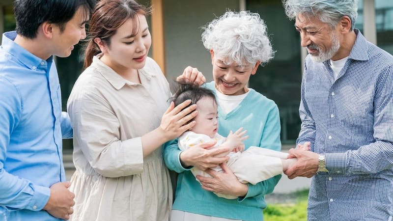 「プレゼントありがとう。でも、もういらない」…年金月24万円・66歳女性“待望の初孫”に歓喜。服・おもちゃ・絵本…嫁に渡し続けた贈り物の「まさかの行き先」 【CFPの助言】
