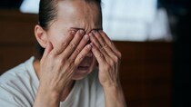 「娘に捨てられました」…月収30万の41歳ひとり娘、ギャン泣きする〈年金7万円の69歳母〉の腕を振りほどいて、生まれて初めて“実家を出た”理由【FPが解説】