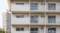終の棲家は「築45年の市営団地」にしました…年金月13万円・60代夫婦がタワマン売却。“煌めく夜景”を捨てて手に入れた「安らぎの日常」