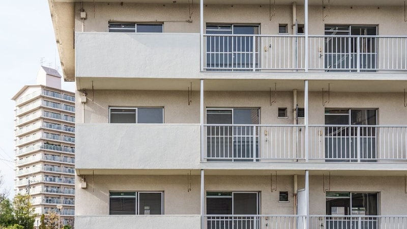 終の棲家は「築45年の市営団地」にしました…年金月13万円・60代夫婦がタワマン売却。“煌めく夜景”を捨てて手に入れた「安らぎの日常」