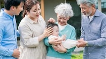 「プレゼントありがとう。でも、もういらない」…年金月24万円・66歳女性“待望の初孫”に歓喜。服・おもちゃ・絵本…嫁に渡し続けた贈り物の「まさかの行き先」 【CFPの助言】