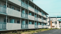 老後は安泰だと思ったのに…〈1DKの都営団地〉に住む年金月20万円・60代夫婦。ローン完済の〈4LDKの一軒家〉を売却した「予期せぬ理由」【CFPが解説】
