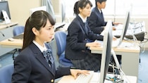 母の「固定にしなさい」に従った女子高生に、担任が漏らした「固定にしたの？」の一言…よくわからず〈奨学金の金利〉を選んだ現在29歳の女性、2026年の金利上昇で知った“選択の重み”