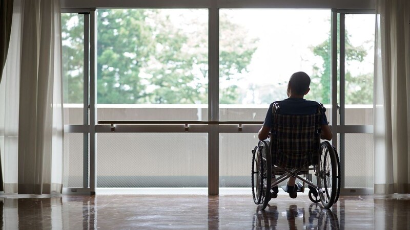 「見学に行って、言葉を失いました」…〈年金月14万円・要介護2〉の81歳父、老人ホーム入居前日に息子が抱えた“罪悪感の正体”