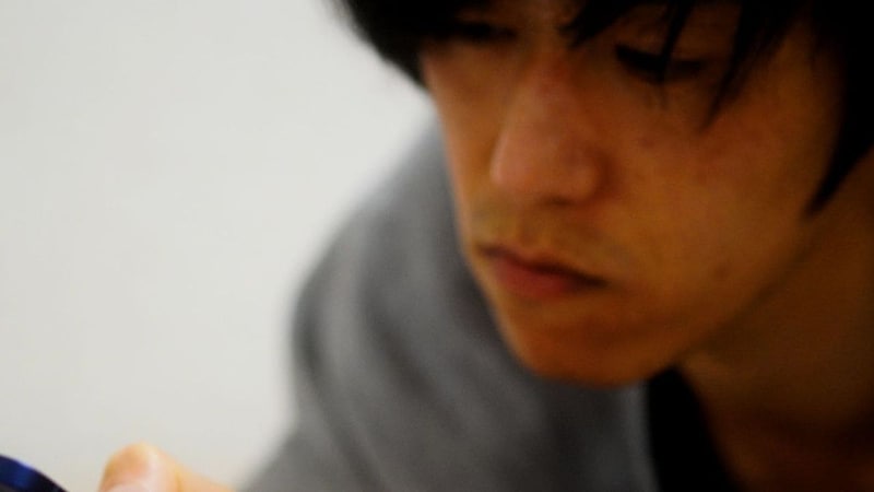 「俺のサラリーマン人生は何だったんだ…」“退職金900万円・現在無収入”61歳元会社員夫の虚無感。パート妻に気兼ねし〈昔の息子の部屋〉で寝起き、残された漫画とゲームに夜な夜な耽る定年ライフ